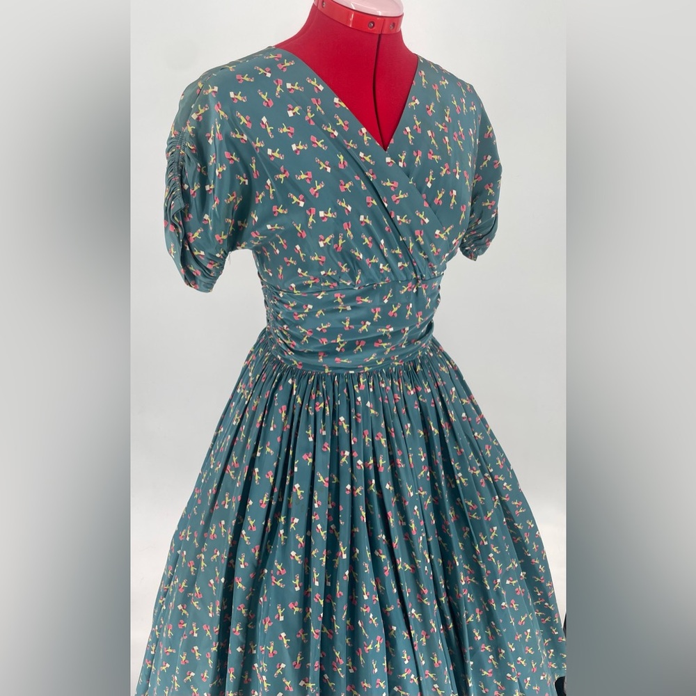 1950s Chic Debs Muted Blue Novelty Print Fit & Flare Dress - Picture 8 of 17